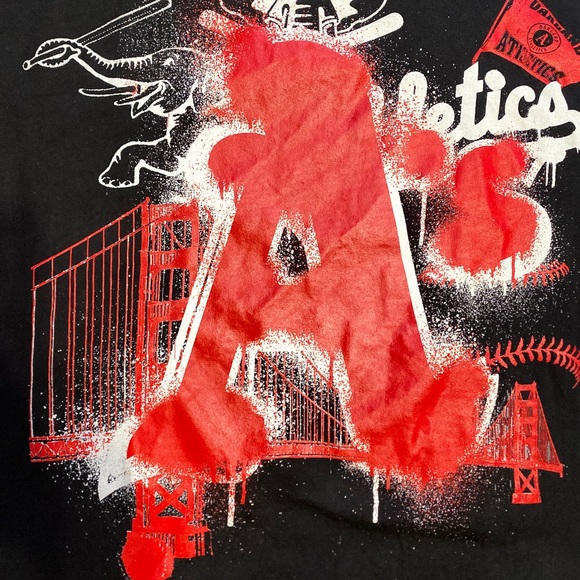 Men's Heavy Weight A's Graphic T-Shirt - Picture 4 of 4